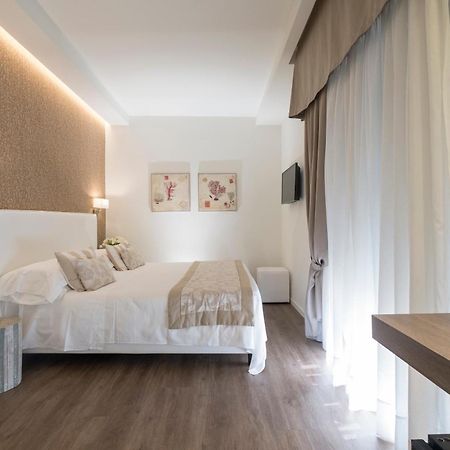Hotel Mon Cheri Riccione Dış mekan fotoğraf