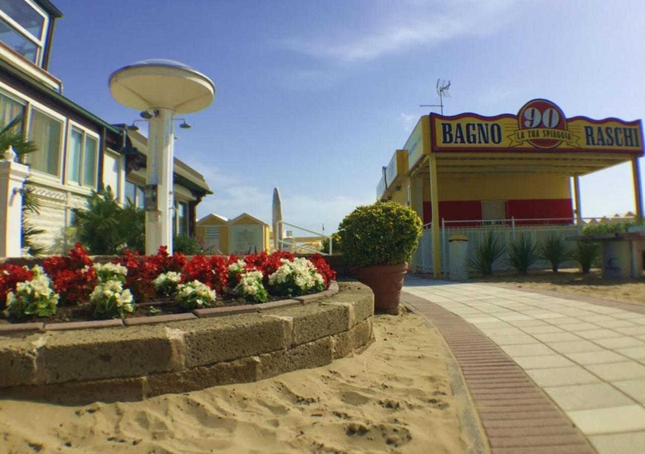Hotel Mon Cheri Riccione Dış mekan fotoğraf