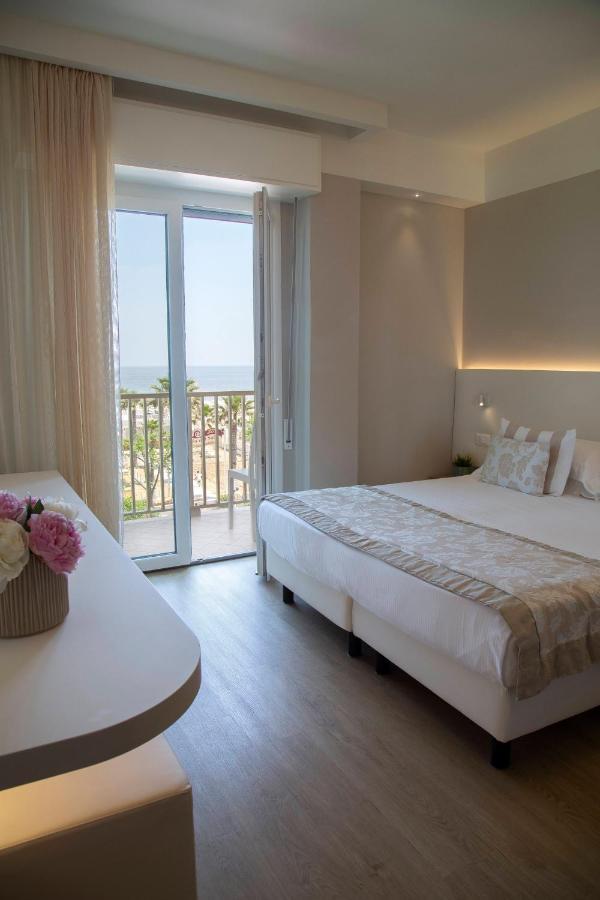 Hotel Mon Cheri Riccione Dış mekan fotoğraf