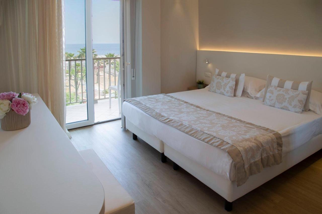 Hotel Mon Cheri Riccione Dış mekan fotoğraf
