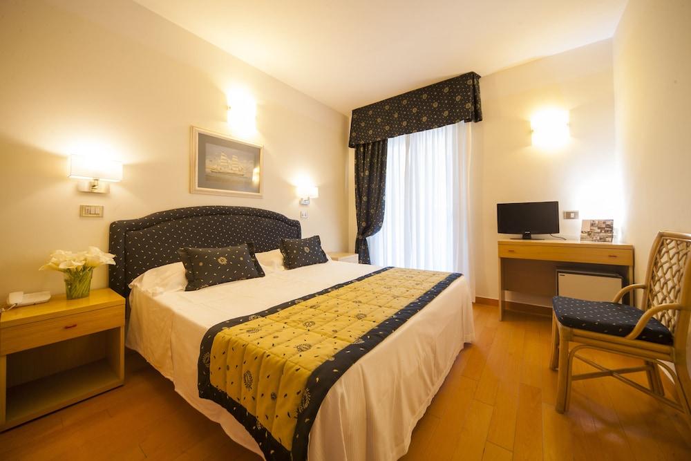 Hotel Mon Cheri Riccione Dış mekan fotoğraf