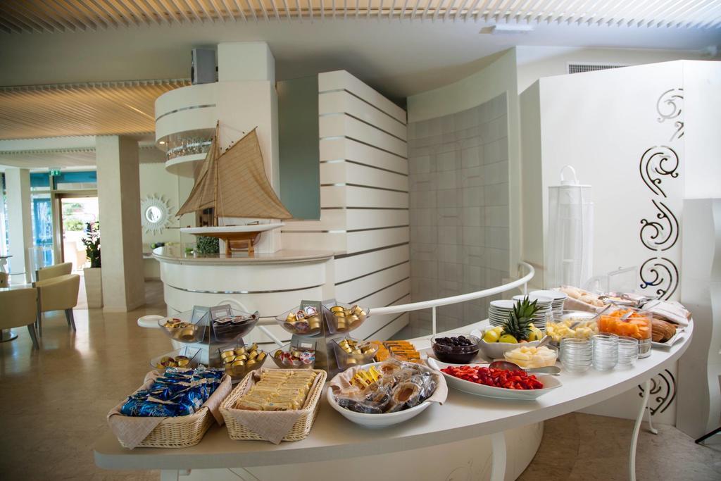 Hotel Mon Cheri Riccione Dış mekan fotoğraf