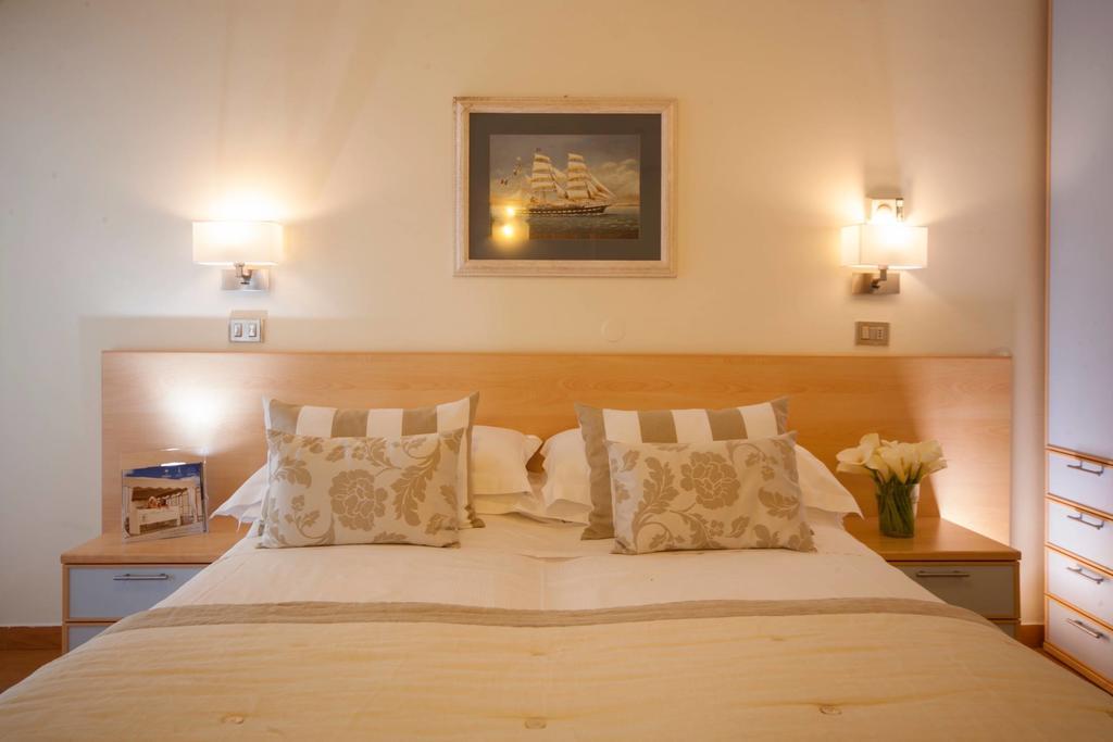 Hotel Mon Cheri Riccione Oda fotoğraf