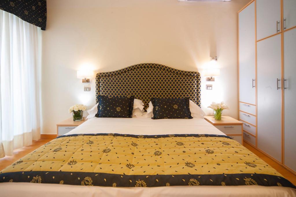 Hotel Mon Cheri Riccione Oda fotoğraf
